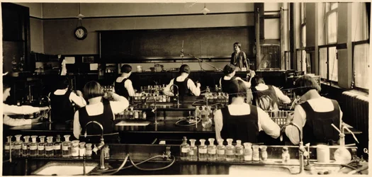 Naturwissenschaftsunterricht an der London Grammar School for Girls, 1936